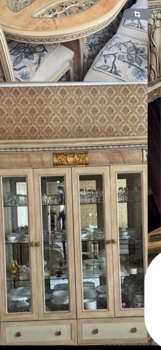 Продам стенку и комод с зеркалом  комплект