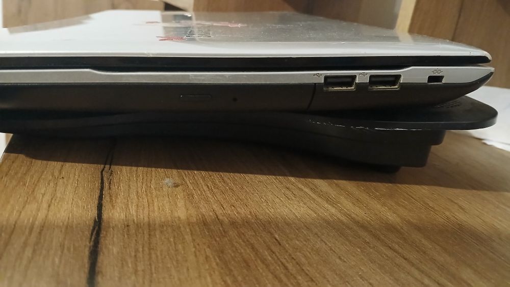Laptop Samsung i3 / 8GB RAM  – office, școală – negociabil