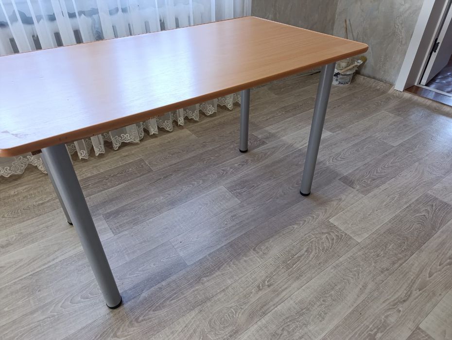 Продам кухонный стол