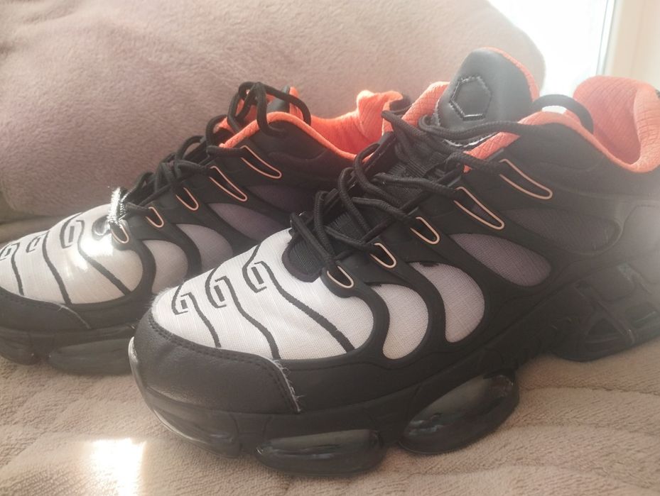 2 чифта Маратонки 42 номер