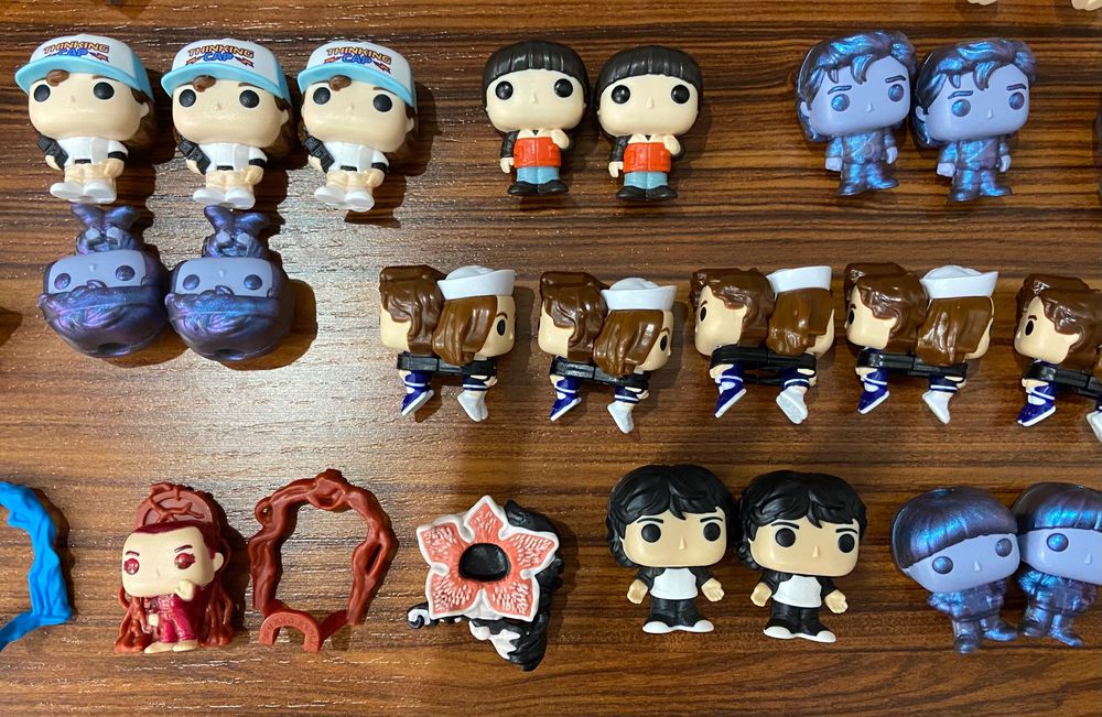 Фигурки из kinder joy stranger things