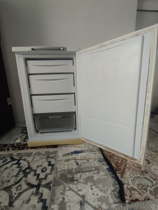 Продам морозильник Индезит