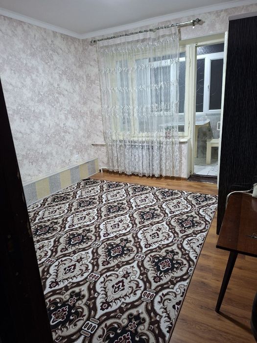 Сдается 1-комнатная квартира рядом рынок Кадышева. В бывшем общежитит