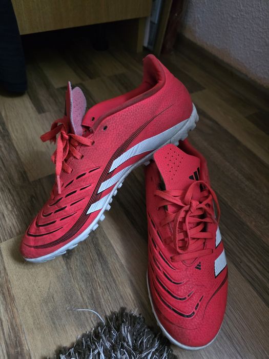 Ghete fotbal Adidas Predator