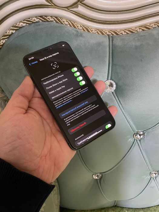 В продаже Айфон Х.