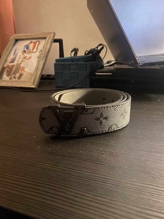 vand curea Louis Vuitton