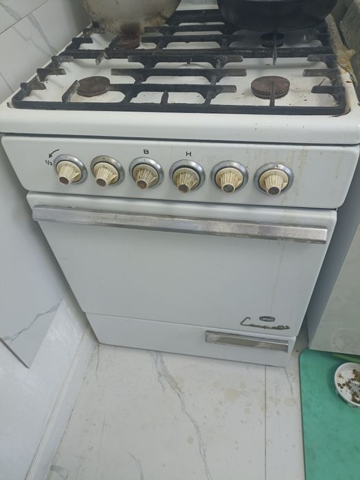 Продам газ плиту