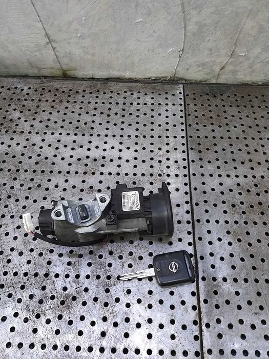 Contact auto cu cheie nissan qashqai j10 n0502825