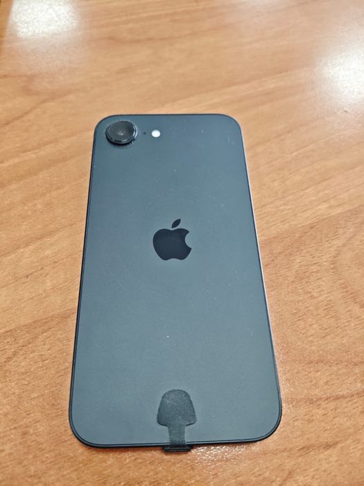Продам Iphone 16e 128Гб