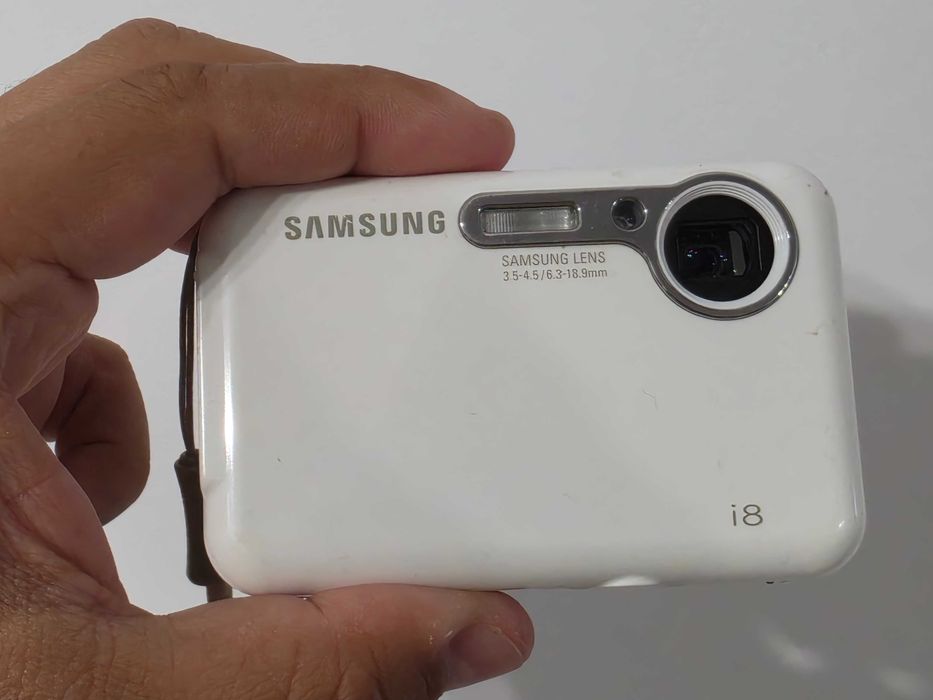 Aparat foto digital compact Samsung I8 8.2MP 3xZoom