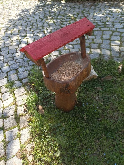 Фигури от дърво и метал