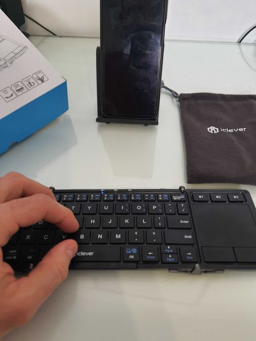 Tastatură portabilă pliabilă Bluetooth iClever BK08 cu touchpad - NOUA