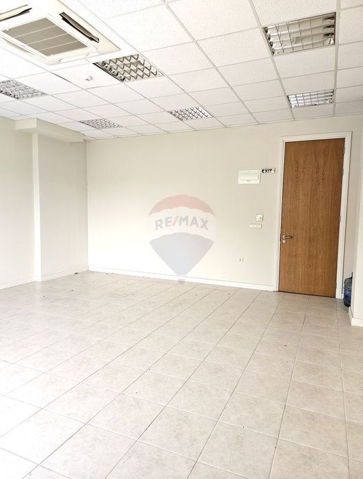 Дава се под наем Офис в Варна, Младост 1 - 50 кв.м за 400 € - Снимка #4