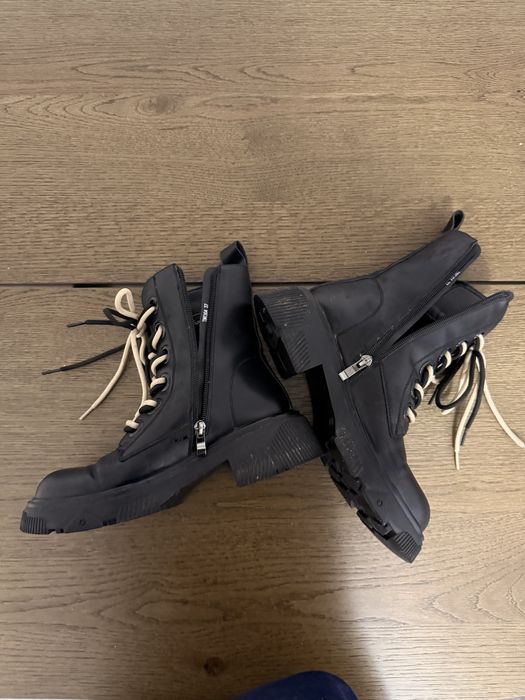 Bocanci din piele naturala