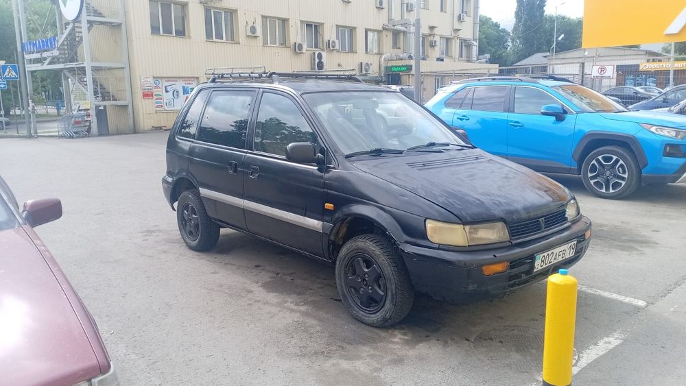 Продам машину Mitsubishi Space Runner,