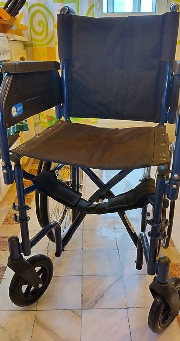 Scaun cu rotile Skinny, absolut nou, pentru persoane cu handicap