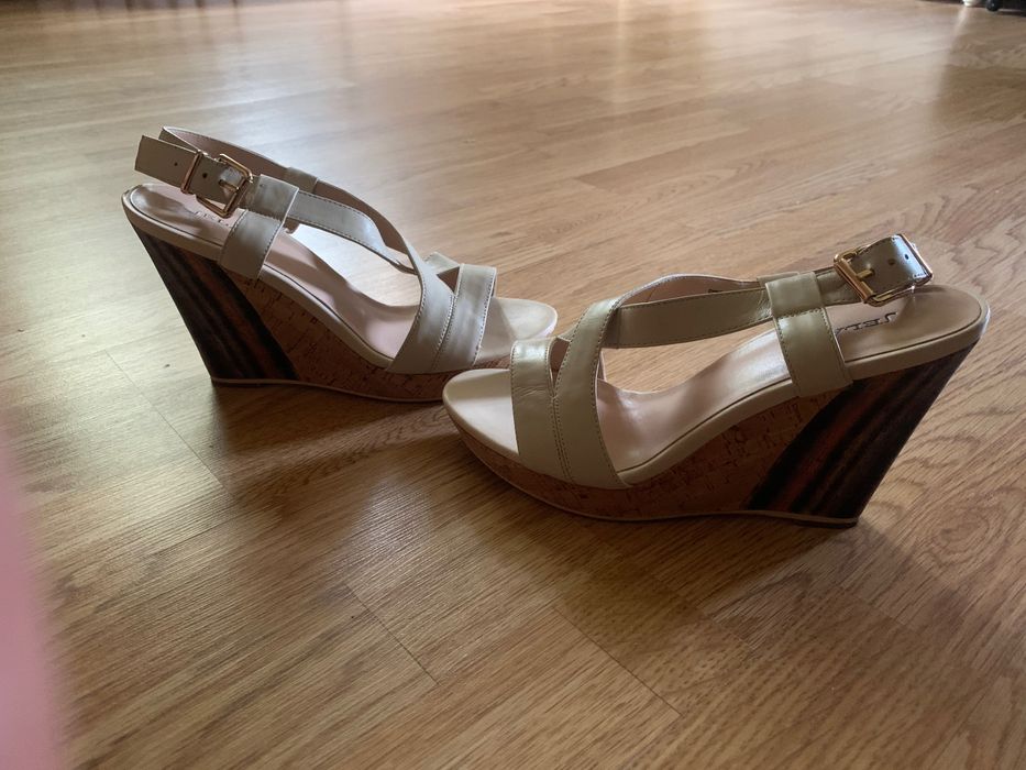 Кожаные босоножки