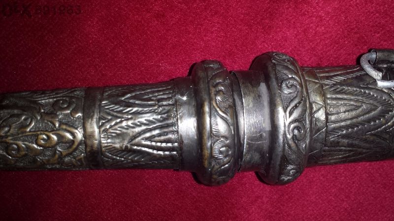 Колекционерски нож с гравирано острие