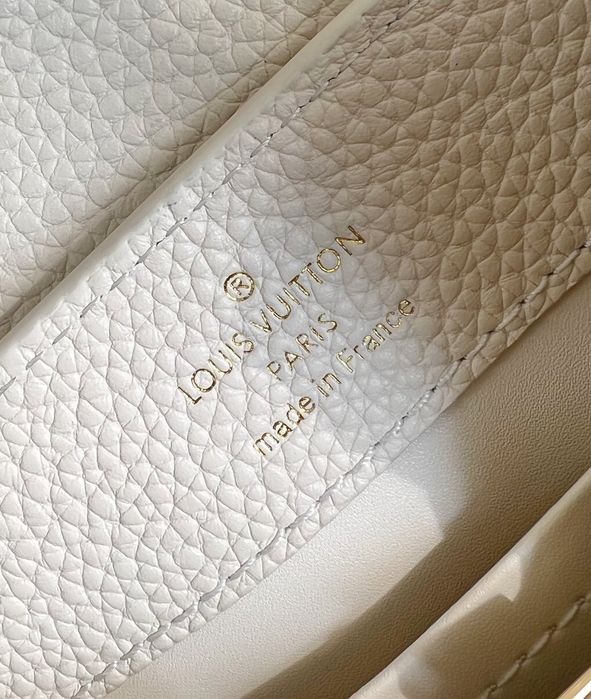 Geanta Louis Vuitton Capucines 21cm, tip Premium