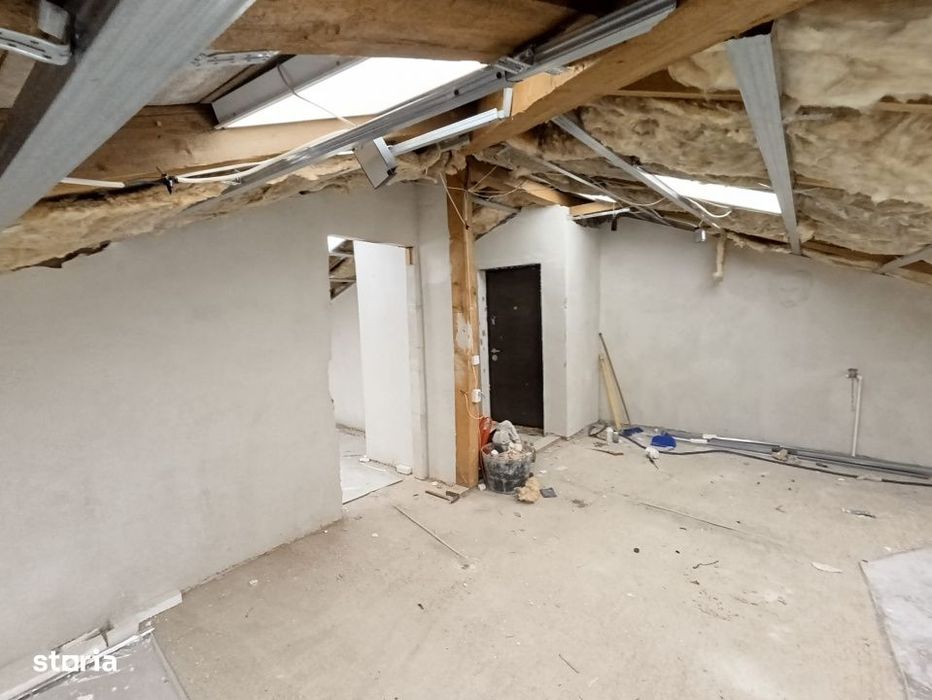 Apartament la pod, 275 mp, parcare, str Abatorului
