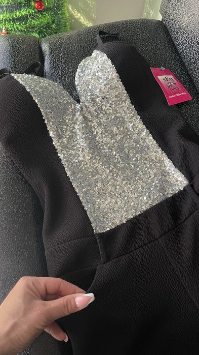 Нов прекрасен еластичен гащеризон с нежни сребристи пайети