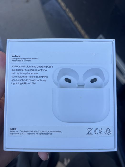 Продам Airpods 3