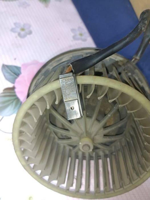 Продам на Ауди 80 мотор печки