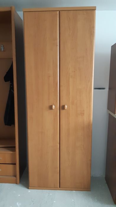 Dulap,  măsuță de cameră