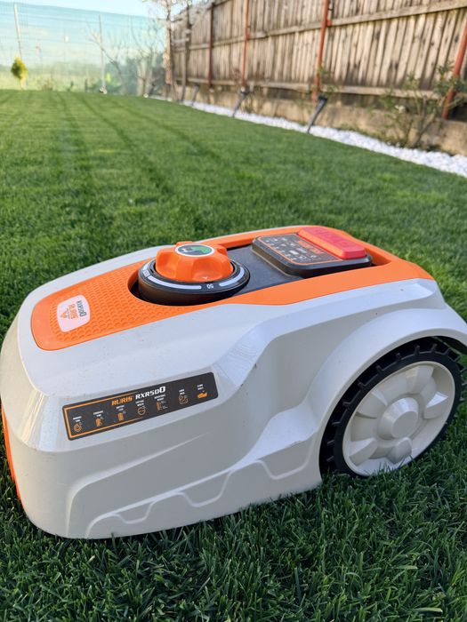 Robot tuns gazon ruris