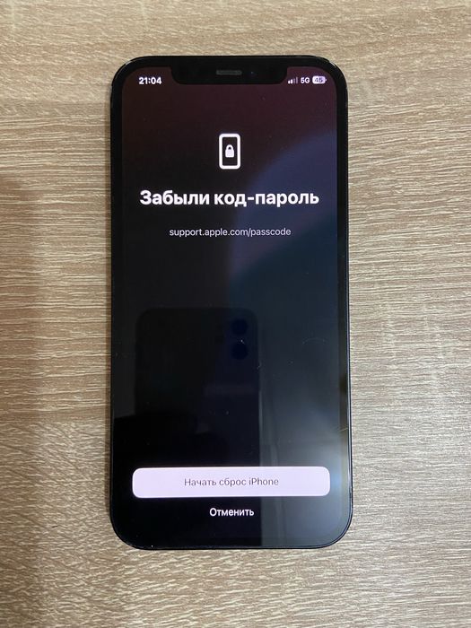 İphone 12 заключен към İcloud