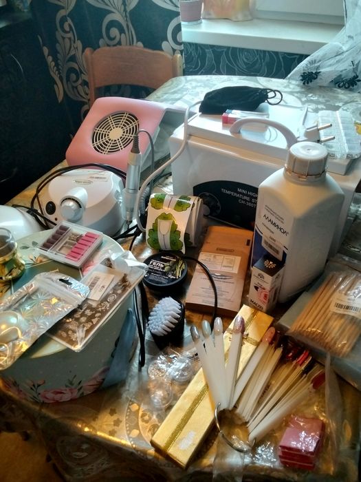Продам все для маникюра.