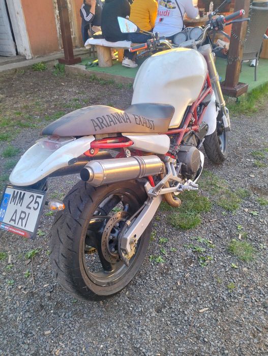 Vând Ducati monster 600 din 2001