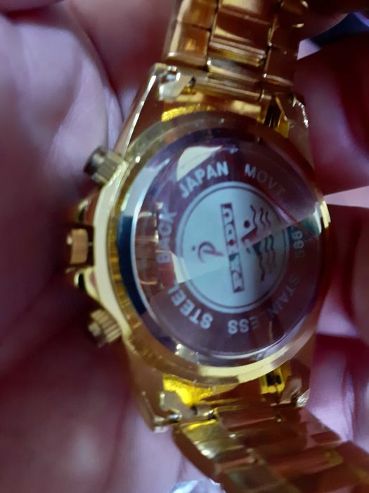 Ceas PAJDU auriu cu quartz si imitatie diamante pe marginea ecranului