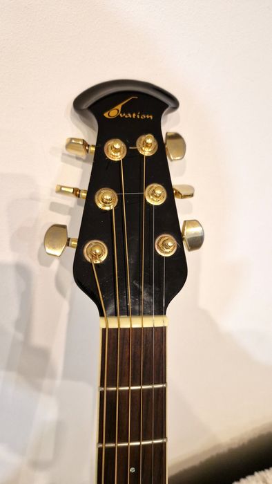 Ovation Celebrity Deluxe CC257 – Black Gloss – Made in Korea (+ Hardcase inclus)