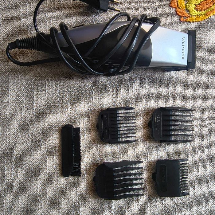 Aparat de tuns Victronic VC-3400 cu 4 distantiere (3 mm, 6 mm, 9 mm și 12 mm).