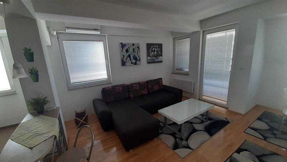 Дава се под наем Двустаен апартамент в Бургас, Лазур - 52 кв.м за 204 € - Снимка #1