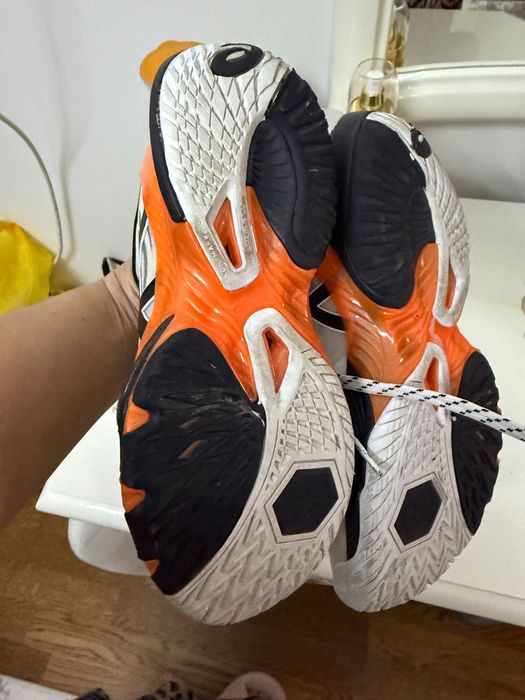 Волейбольные кроссовки Asics