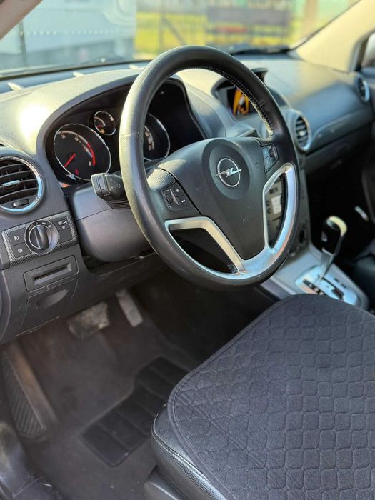 Masina opel antara