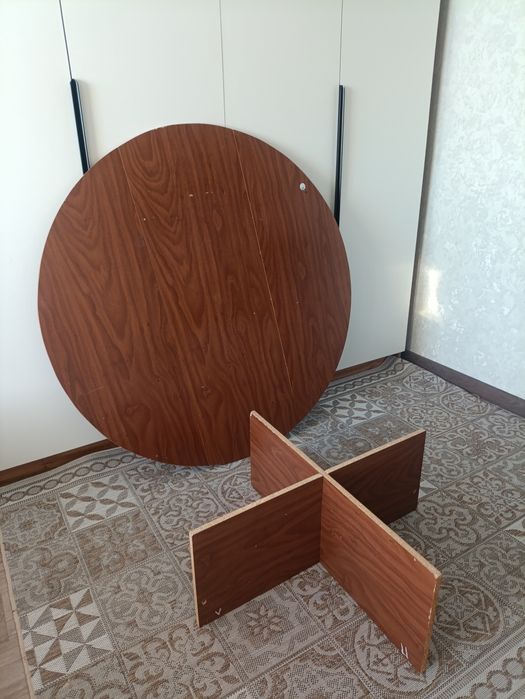 Продам круглый стол