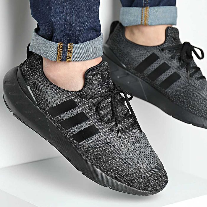 Мъжки обувки ADIDAS SWIFT RUN 22  размер 43 1/3
