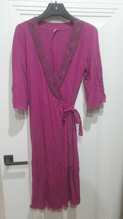 Продам  два халата