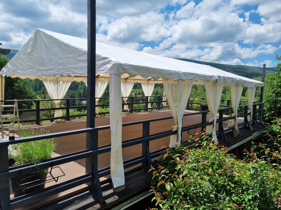 Aranjamente florale cort de inchiriat Inchiriez cort mese scaune flori