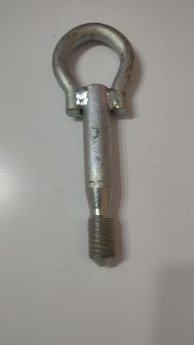 Крюк буксировочный