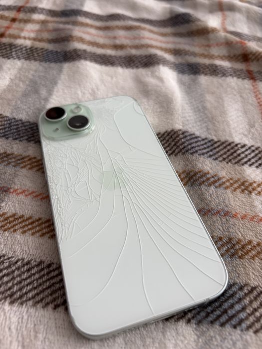 iPhone 15 128GB Green