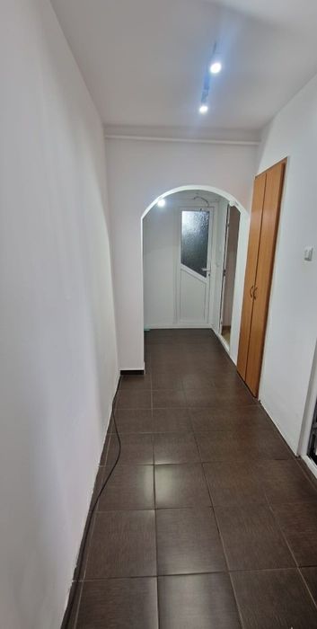 Ofer spre închiriere apartament două camere Mioveni, zonă centrală