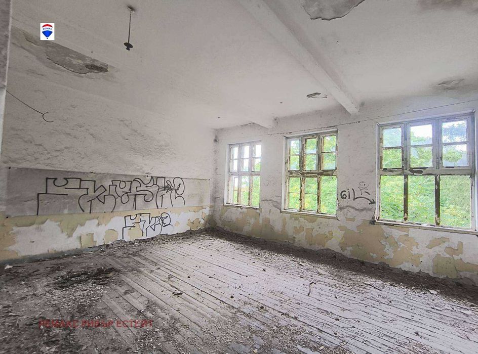 Продава се Промишлена сграда в с. Екзарх Йосиф, Област Русе - 697 кв.м за 130 €/кв.м - Снимка #4