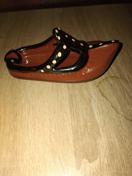 Продавам  2 броя пепелници.