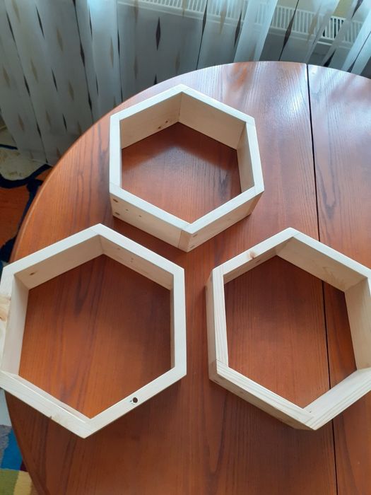 Vand 4  bibelouri și ornamente