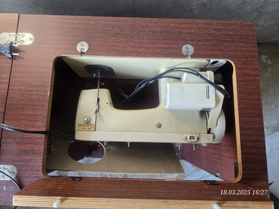 Продам электрическую швейную машинку Чайка
