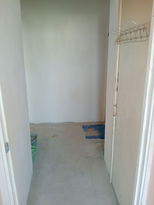 Кора камиш 2/4 да 1 хона уй сотилади